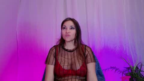Snapshot of divinelynn chatting on 01.01.25 DivineLynn online show from 01.01.25