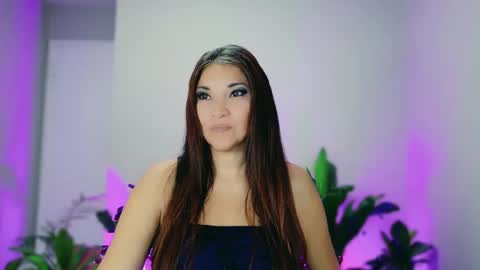 DivineLynn online show from 11.24.25