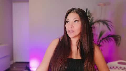 Snapshot of divinelynn chatting on 04.30.26 DivineLynn online show from 04.30.26