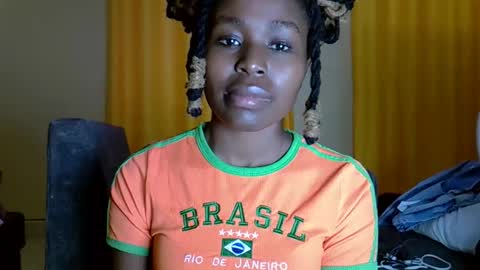 Snapshot of dixie_slutty12 chatting on 09.25.25 dixie_slutty12 online show from 09.25.25