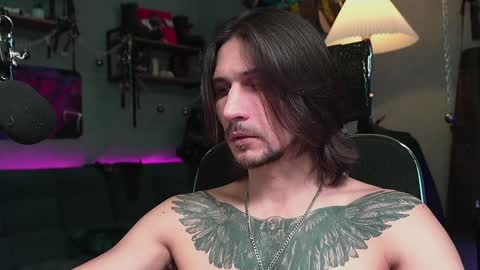 Snapshot of dl_raven chatting on 01.26.25 Silverhand online show from 01.26.25