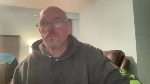 Snapshot of dolins chatting on 03.16.26 dolins online show from 03.16.26