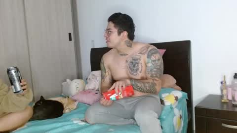 Auro and Santiago online show from 02.04.25