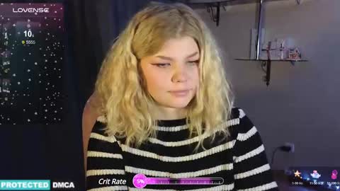 Snapshot of doll_chloe_ chatting on 12.19.24 Chloe online show from 12.19.24