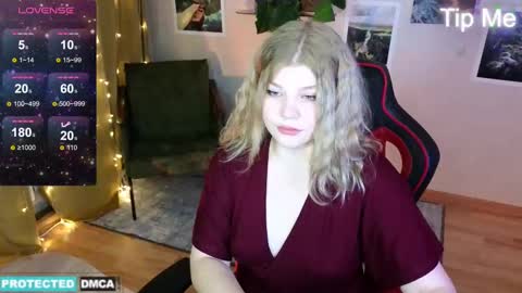 Snapshot of doll_chloe_ chatting on 01.04.25 Chloe online show from 01.04.25