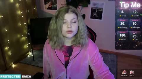 Snapshot of doll_chloe_ chatting on 01.05.25 Chloe online show from 01.05.25