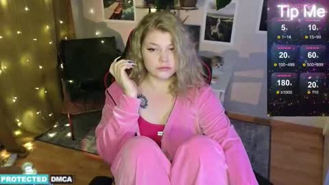 Snapshot of doll_chloe_ chatting on 01.13.25 Chloe online show from 01.13.25