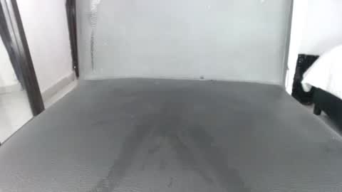 doll_dollys_ online show from 02.20.25