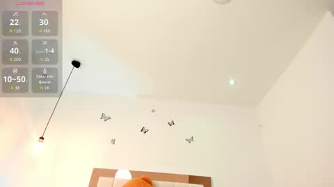 Snapshot of doll_valeria_ chatting on 12.15.25 doll_valeria_ online show from 12.15.25