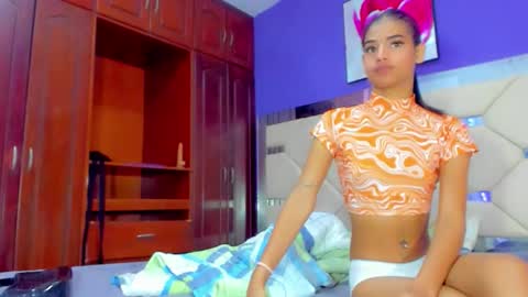 Snapshot of dollcute_latin chatting on 02.25.26 dollcute_latin online show from 02.25.26