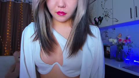 Snapshot of dollyiaa chatting on 01.20.25 Dollya online show from 01.20.25