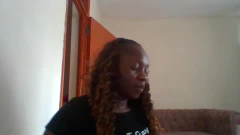 Snapshot of dollyvee chatting on 05.04.26 dollyvee online show from 05.04.26