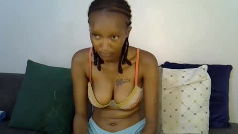 Snapshot of dolsexy chatting on 05.17.26 dolsexy online show from 05.17.26