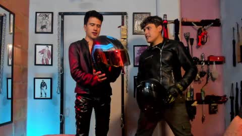 Snapshot of dom2travelers_sm chatting on 01.27.25 Diego Castell online show from 01.27.25