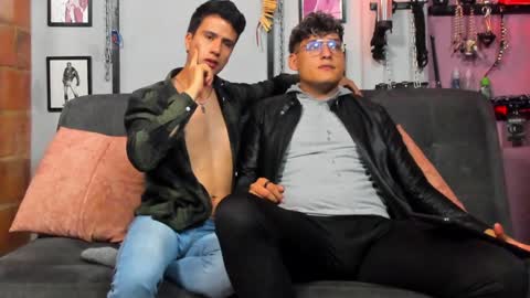 Snapshot of dom2travelers_sm chatting on 02.08.25 Diego Castell online show from 02.08.25