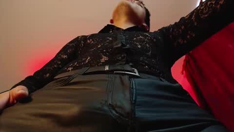 Snapshot of dom2travelers_sm chatting on 09.19.25 Diego Castell online show from 09.19.25