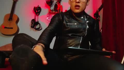 Snapshot of dom2travelers_sm chatting on 09.28.25 Diego Castell online show from 09.28.25