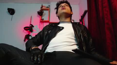 Snapshot of dom2travelers_sm chatting on 10.13.25 Diego Castell online show from 10.13.25