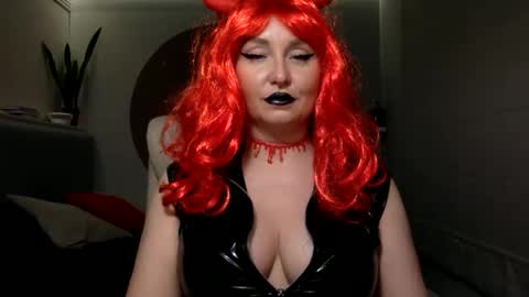 DOM MUMMY online show from 11.01.25