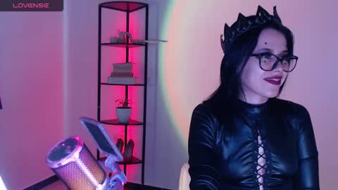 Snapshot of domgiirl chatting on 09.08.25 Mistress online show from 09.08.25
