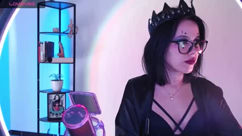 Snapshot of domgiirl chatting on 10.14.25 Mistress online show from 10.14.25