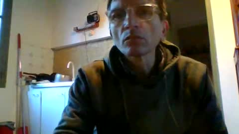 domi94300 online show from 11.30.25