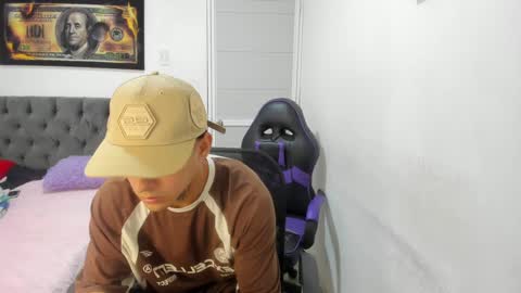 Snapshot of domi_master chatting on 02.11.25 MASTER online show from 02.11.25