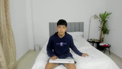 Snapshot of domi_master chatting on 03.08.25 MASTER online show from 03.08.25