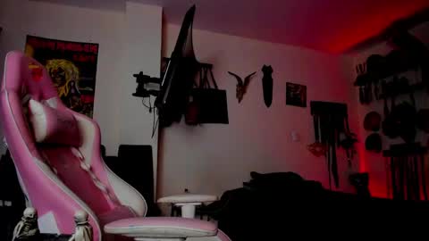 Snapshot of dominatrixblue chatting on 05.13.26 Dom Blue online show from 05.13.26