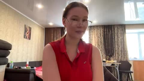 Snapshot of domingapriess chatting on 11.18.25 Olivia online show from 11.18.25