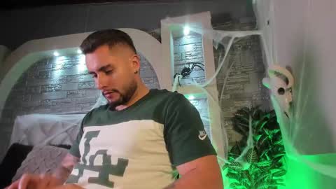 Snapshot of dominic_de_luca chatting on 10.21.25 dominic de luca online show from 10.21.25