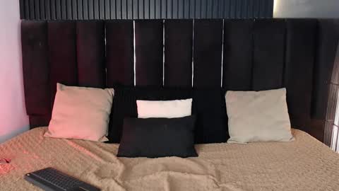 Snapshot of dominic_ghost chatting on 09.26.25 Dominic online show from 09.26.25