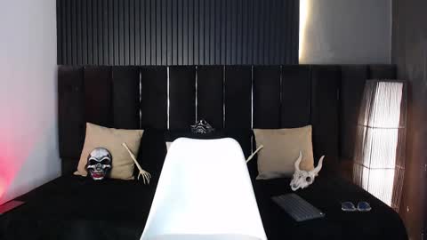 Snapshot of dominic_ghost chatting on 10.10.25 Dominic online show from 10.10.25