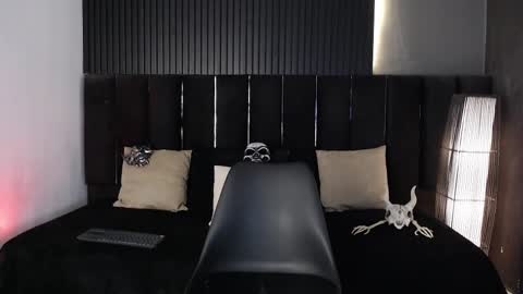 Snapshot of dominic_ghost chatting on 10.12.25 Dominic online show from 10.12.25