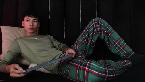 Snapshot of dominic_ghost chatting on 11.08.25 Dominic online show from 11.08.25