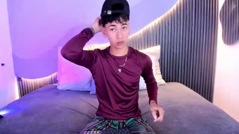 Snapshot of dominic_ghost chatting on 11.10.25 Dominic online show from 11.10.25