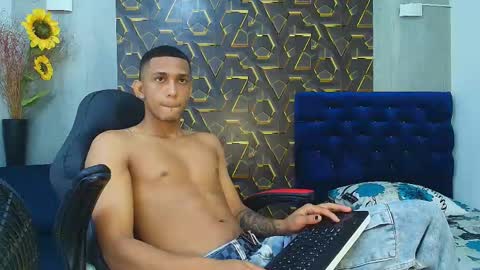 Snapshot of dominic_smith_ chatting on 04.23.26 dominic_smith_ online show from 04.23.26
