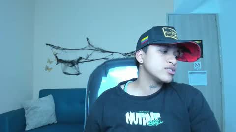 Snapshot of dominick_joness chatting on 10.28.25 Dominick  online show from 10.28.25