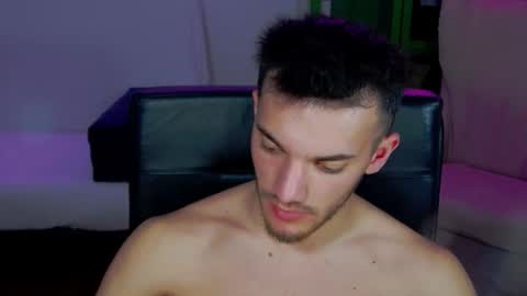 Snapshot of dominicvalente chatting on 11.17.25 dominicvalente online show from 11.17.25