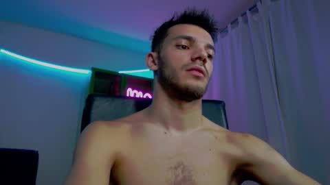 Snapshot of dominicvalente chatting on 11.20.25 dominicvalente online show from 11.20.25