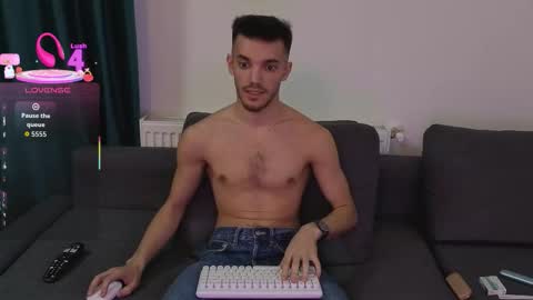 Snapshot of dominicvalente chatting on 12.16.25 dominicvalente online show from 12.16.25