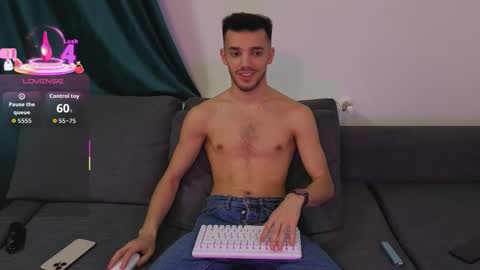 Snapshot of dominicvalente chatting on 12.18.25 dominicvalente online show from 12.18.25