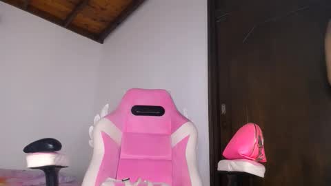 Snapshot of dominika_angel chatting on 02.10.26 online show from 02.10.26