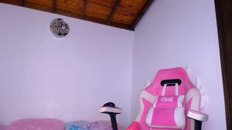 Snapshot of dominika_angel chatting on 03.22.26 online show from 03.22.26