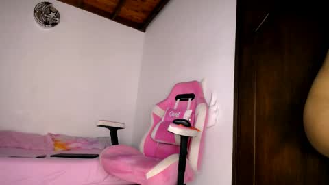 Snapshot of dominika_angel chatting on 04.04.26 online show from 04.04.26