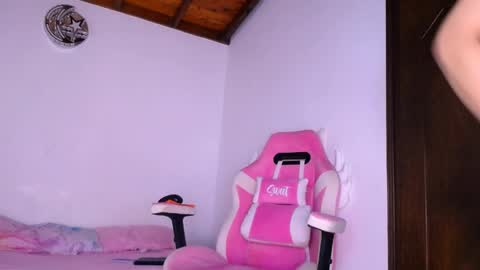 Snapshot of dominika_angel chatting on 04.12.26 online show from 04.12.26