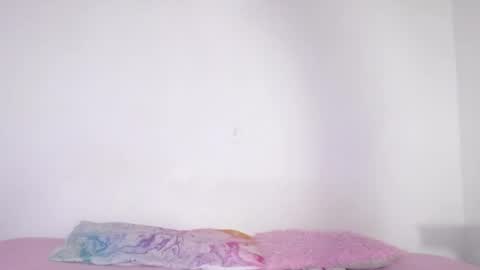 Snapshot of dominika_angel chatting on 05.28.26 online show from 05.28.26
