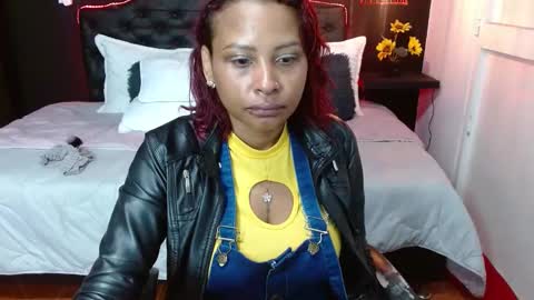 Snapshot of domink_gilr chatting on 02.05.25 D O M I N K online show from 02.05.25