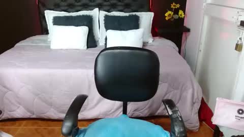 Snapshot of domink_gilr chatting on 02.15.25 D O M I N K online show from 02.15.25