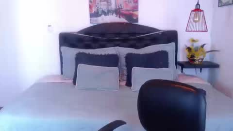 Snapshot of domink_gilr chatting on 09.10.25 D O M I N K online show from 09.10.25